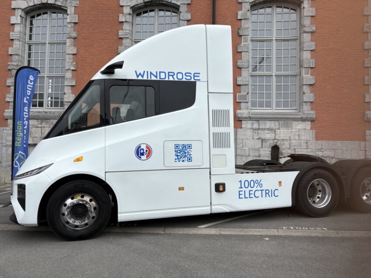 Windrose truck with Région Hauts-de-France banner at the Onnaing/Valenciennes announcement