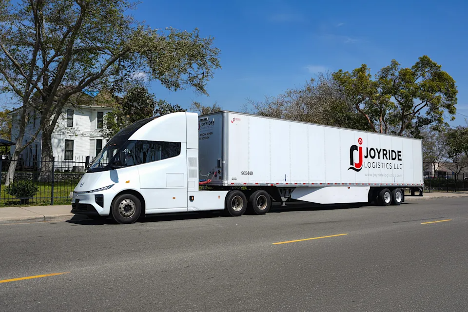 Windrose Launches First All-Electric Long-Haul Sleeper Truck in U.S., Partnering With JoyRide Logistics & EO Charging to Deliver TCO Parity for Shippers