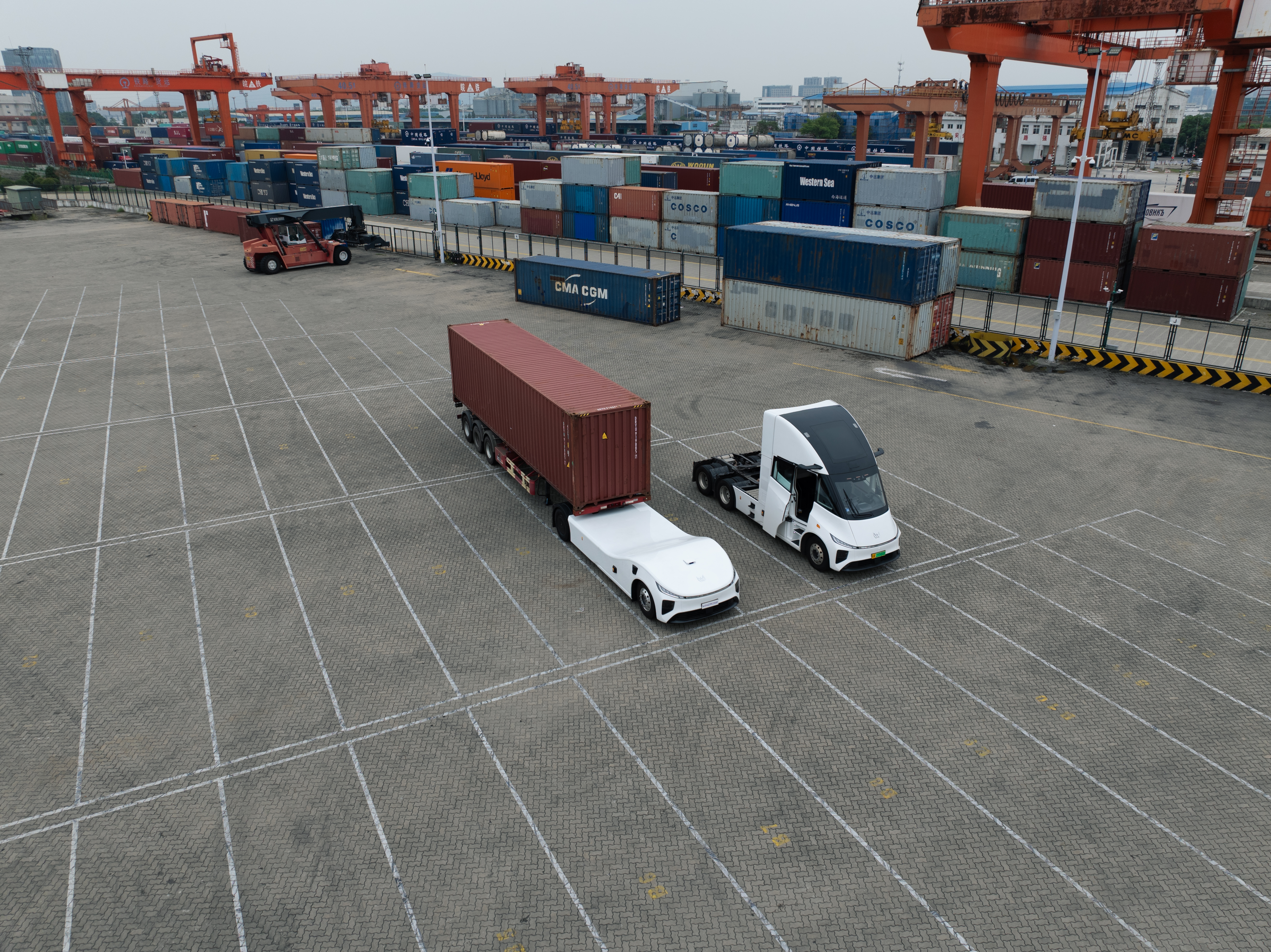 Windrose Technology developed own L4 driverless skateboard, besides the 670km long-range EV trucks